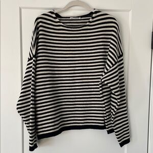 Carly Jean Los Angeles black/white sweater one size